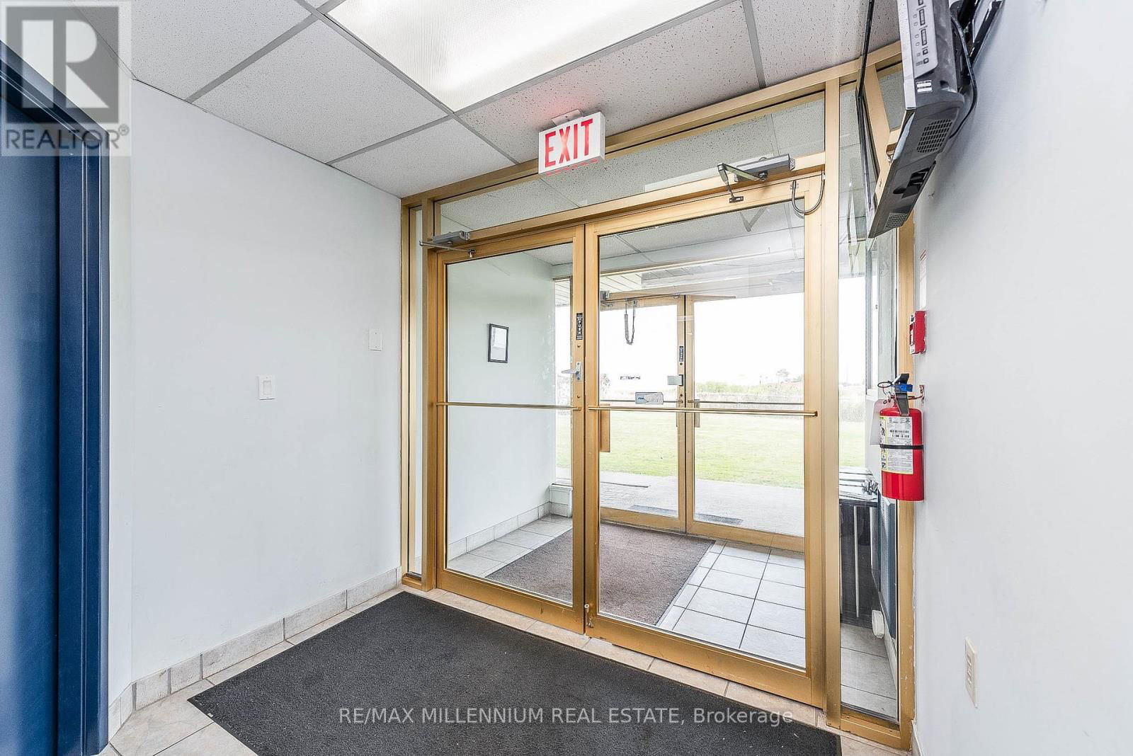 220 - 1300 STEELES AVENUE Image 2