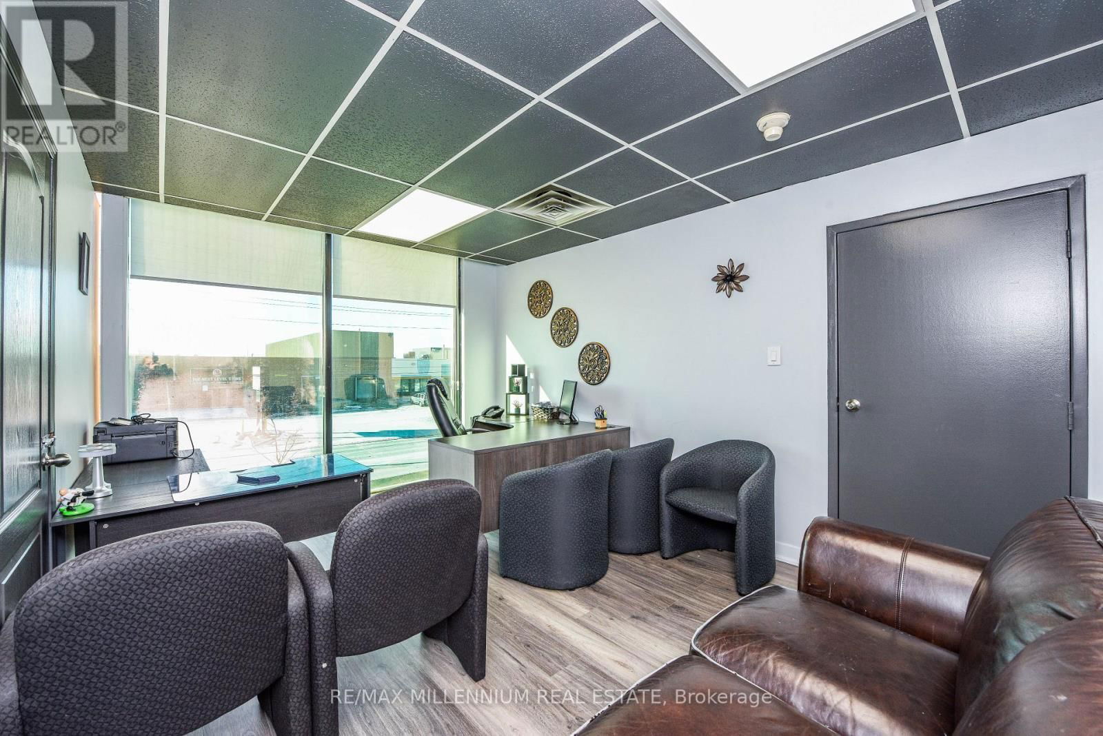 220 - 1300 STEELES AVENUE Image 8