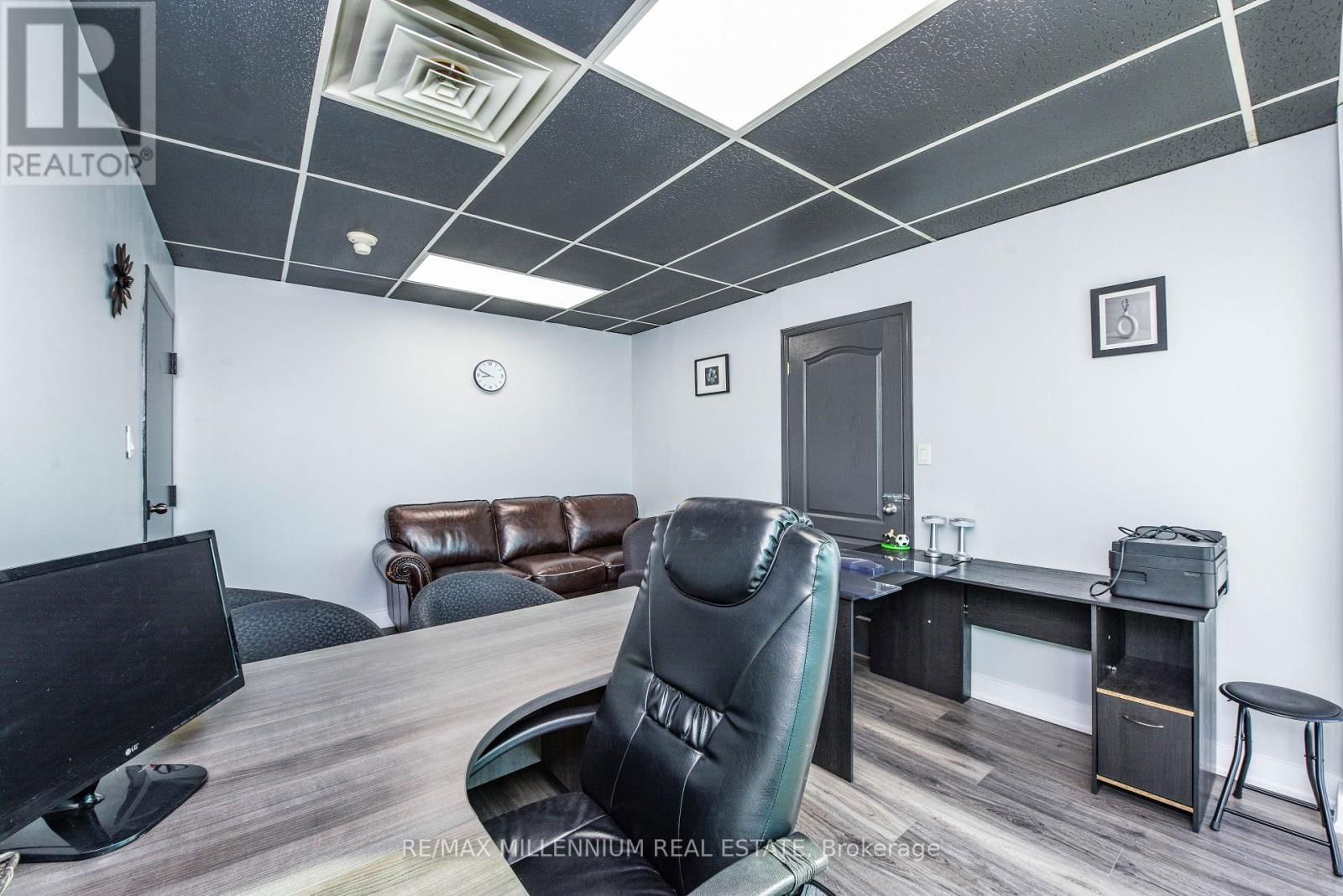 220 - 1300 STEELES AVENUE Image 9