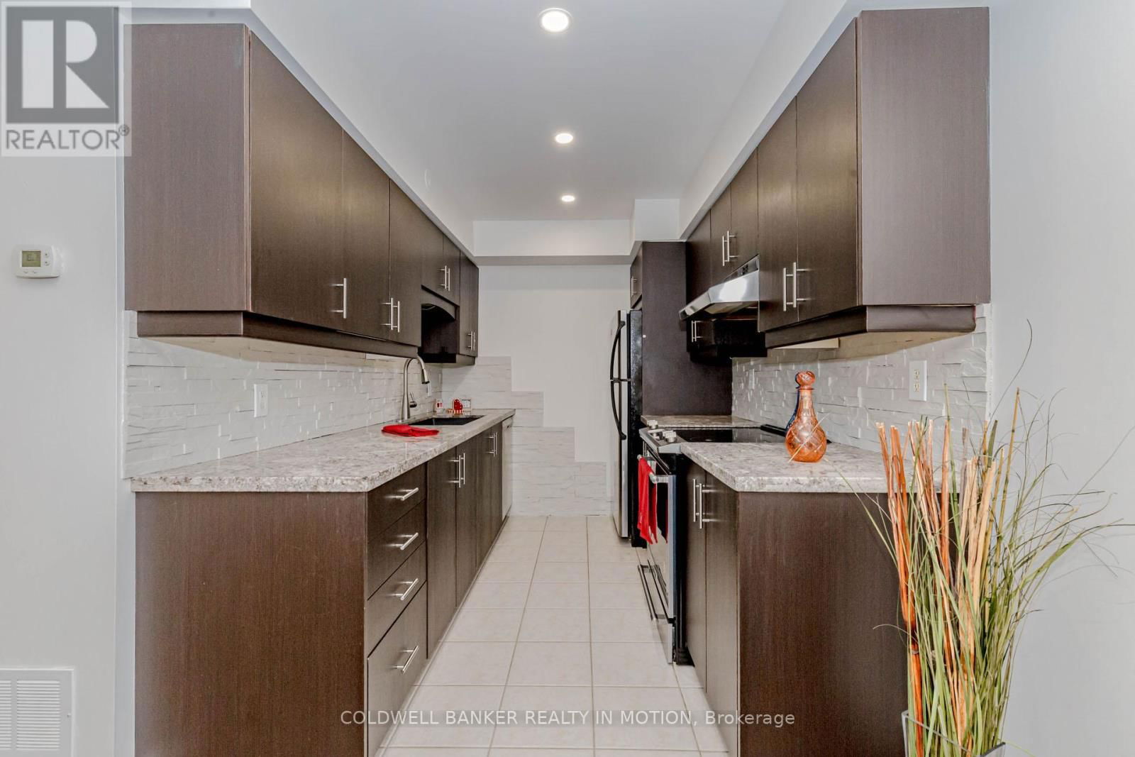 #279 - 4975 SOUTHAMPTON DRIVE Image 12