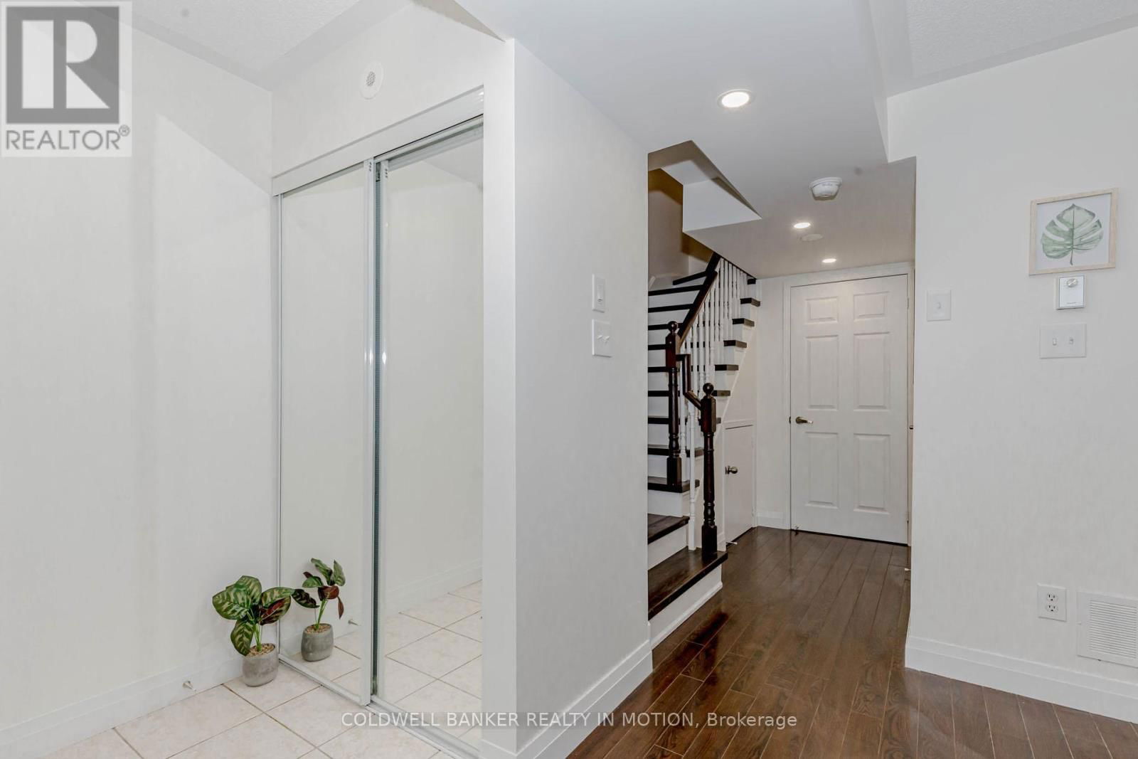 #279 - 4975 SOUTHAMPTON DRIVE Image 19