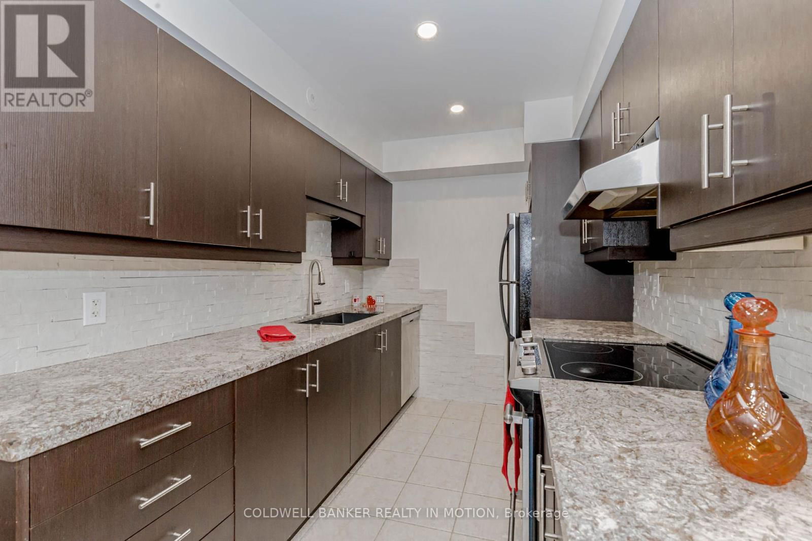 #279 - 4975 SOUTHAMPTON DRIVE Image 5