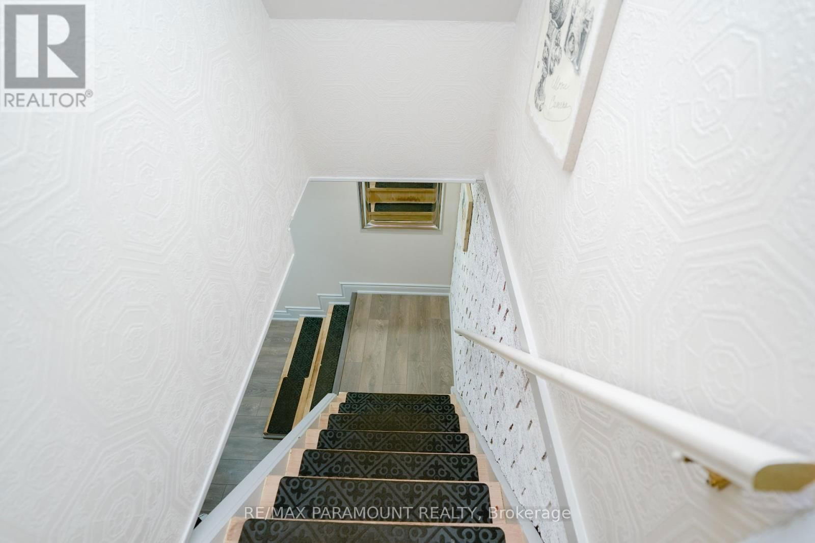 10 BURNHAM CRESCENT Image 33
