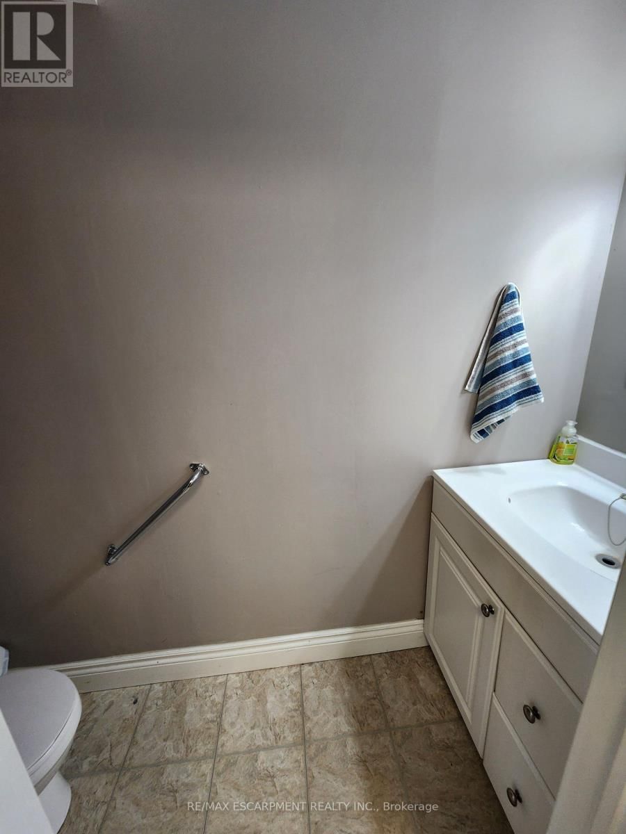 2 - 581 PLAINS ROAD EAST Image 3