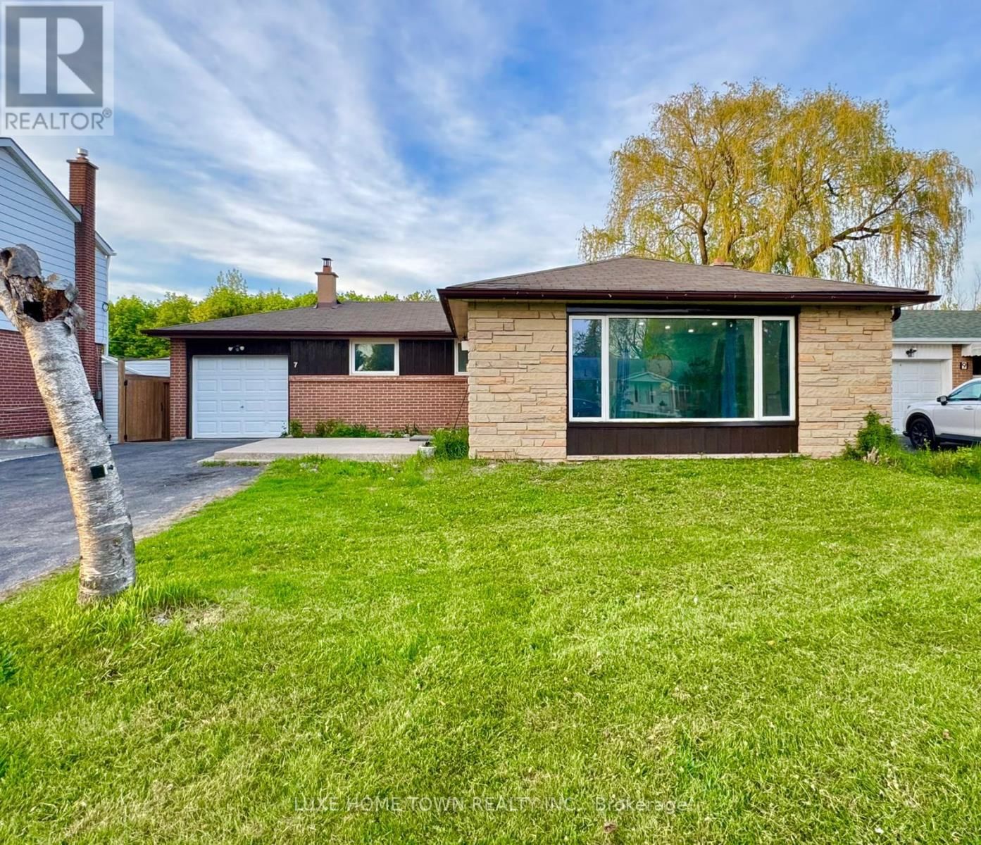 7 ADDINGTON CRESCENT Image 2