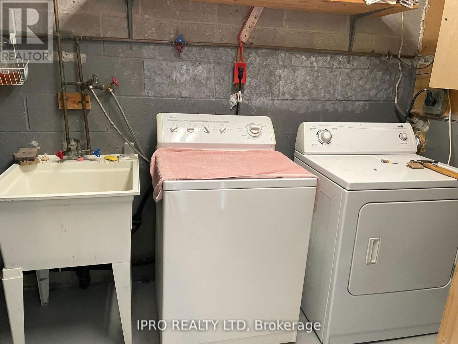 66 CARLETON PLACE Image 31