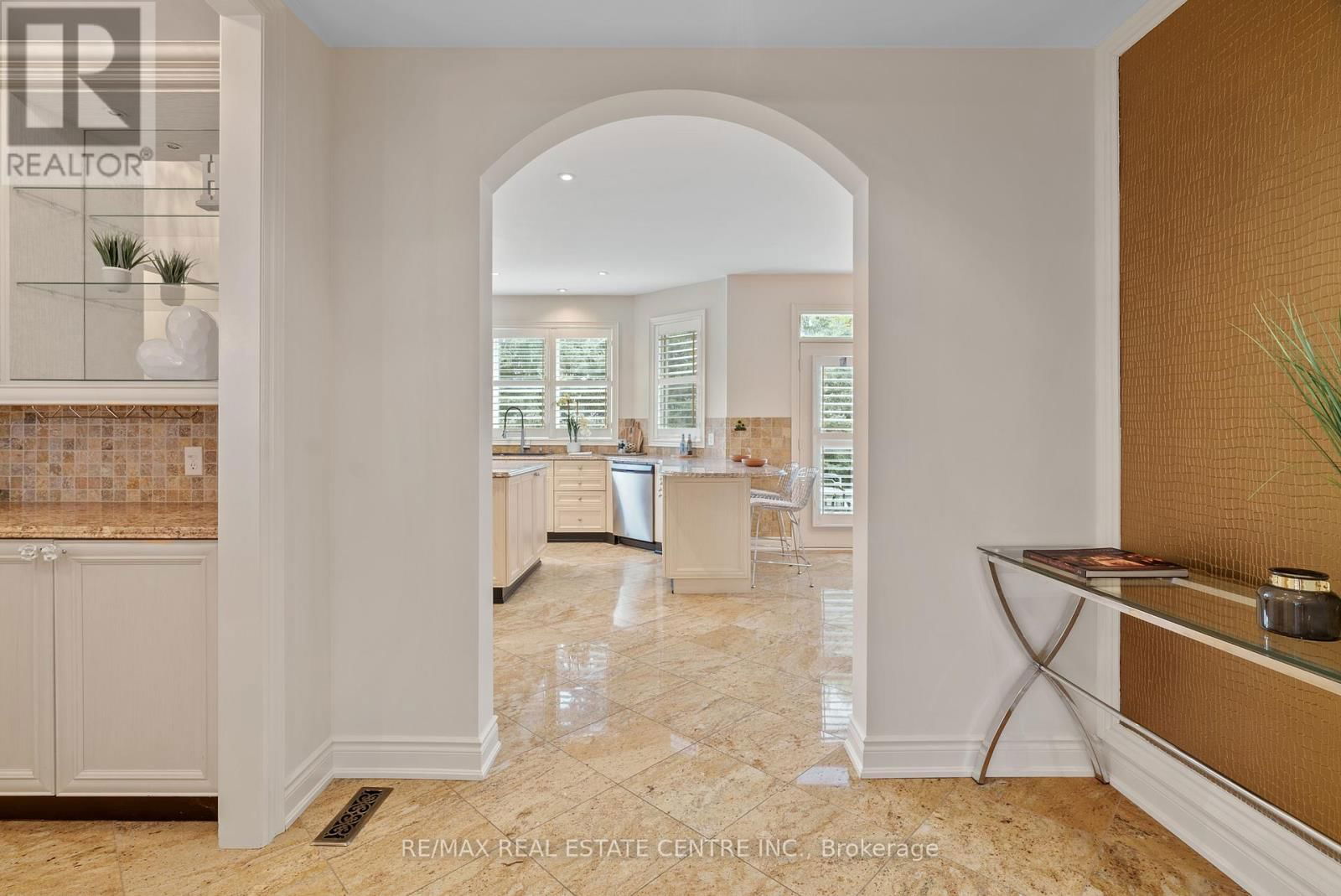 645 CRANLEIGH COURT Image 12