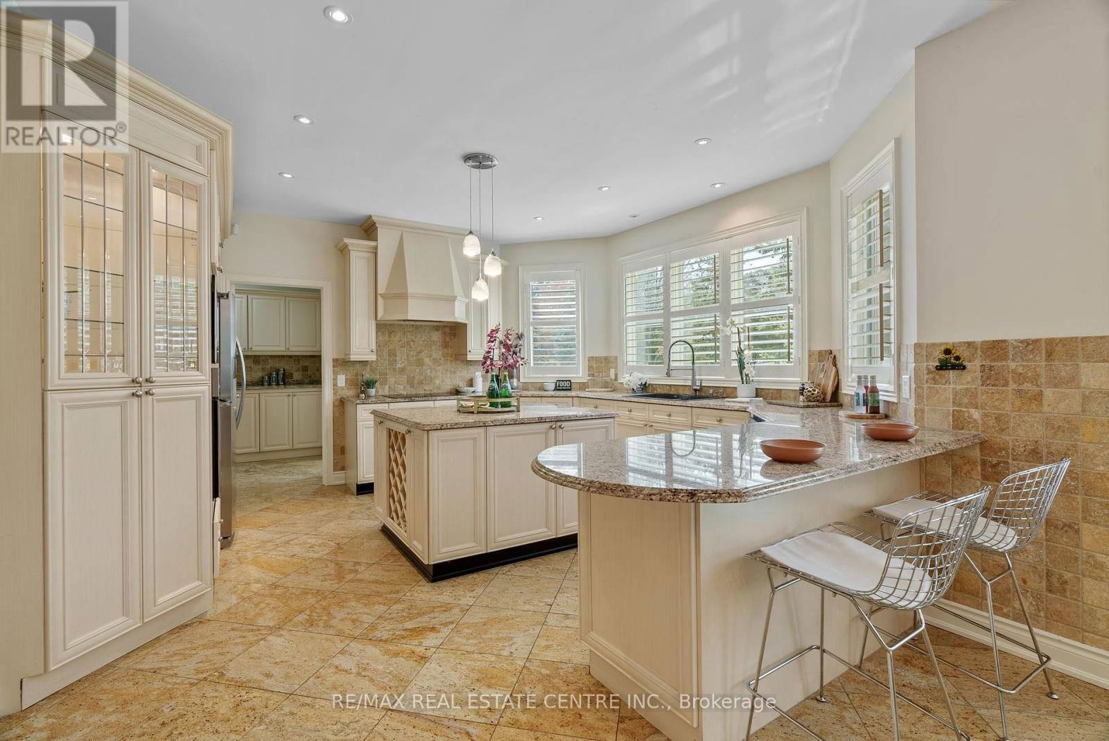 645 CRANLEIGH COURT Image 17