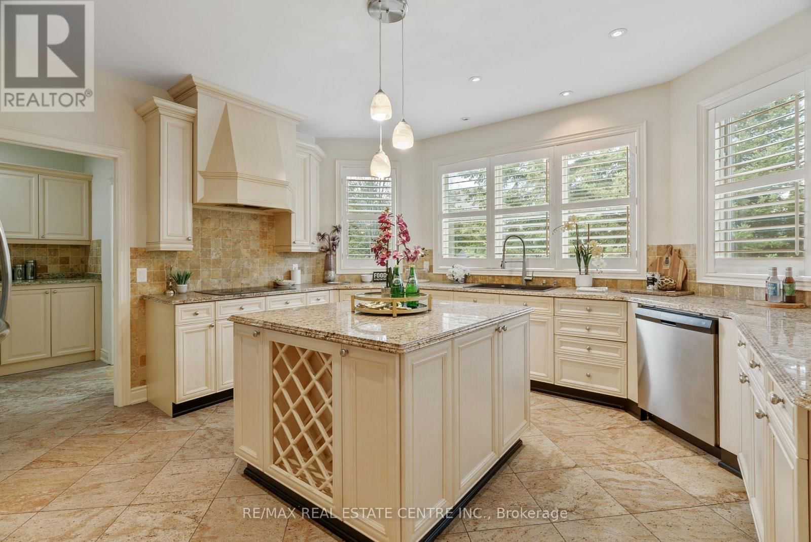 645 CRANLEIGH COURT Image 19