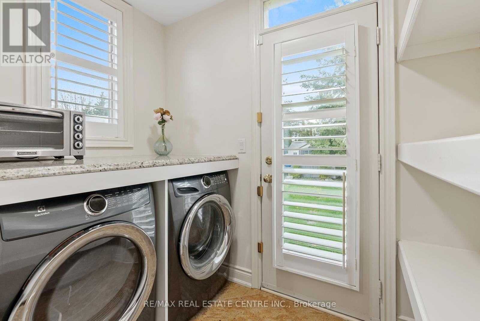 645 CRANLEIGH COURT Image 21