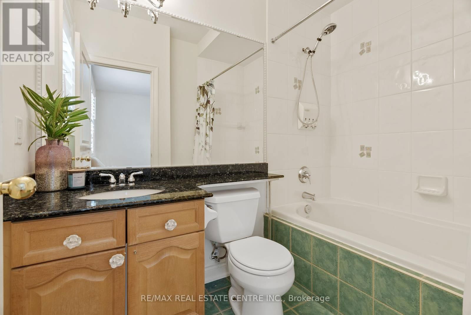 645 CRANLEIGH COURT Image 32