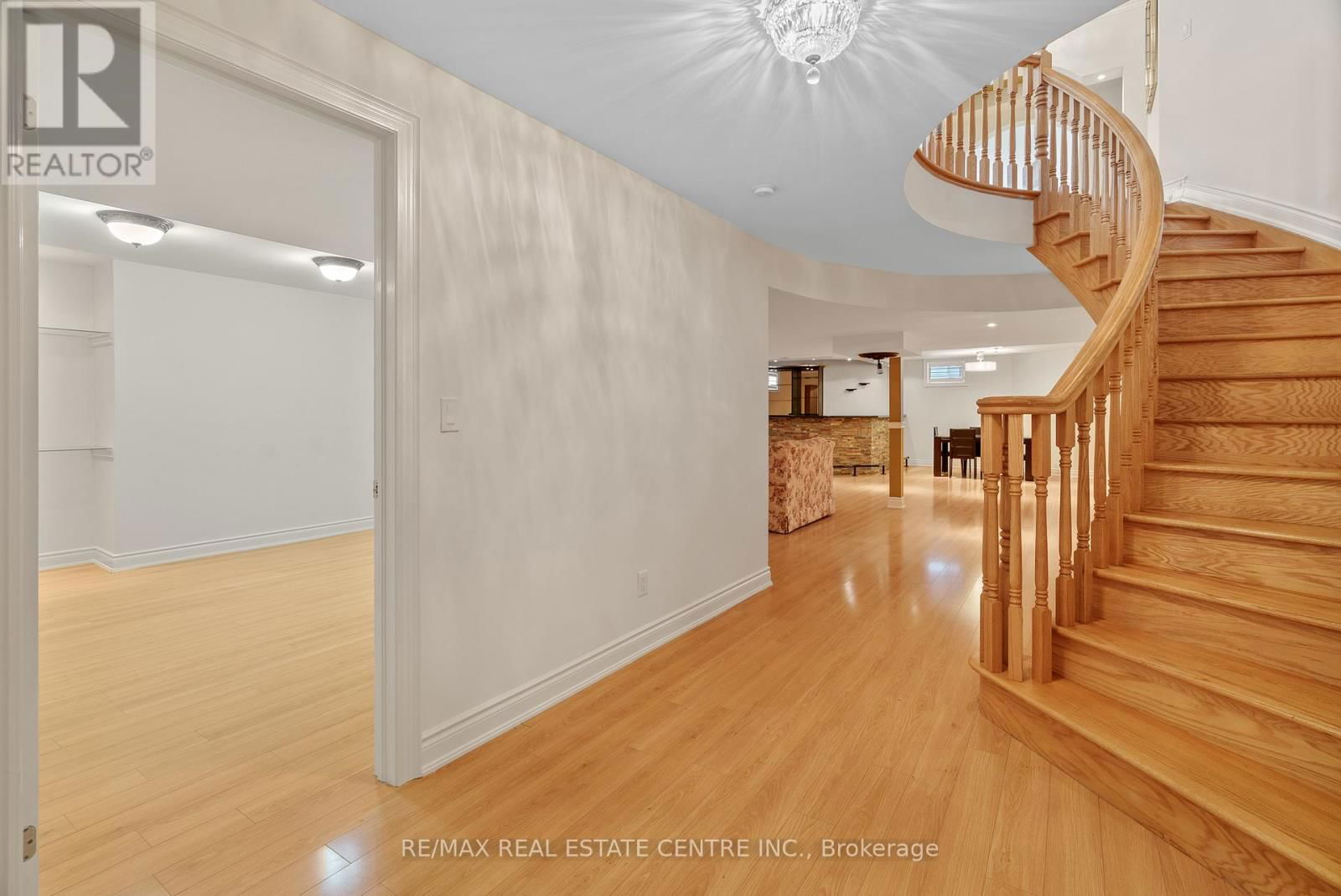 645 CRANLEIGH COURT Image 36