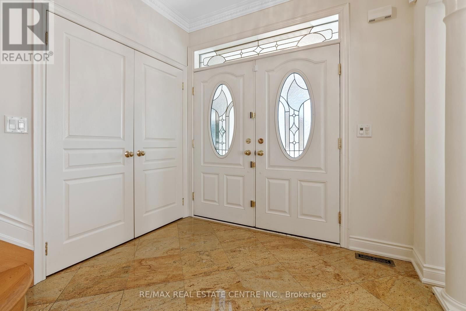 645 CRANLEIGH COURT Image 5