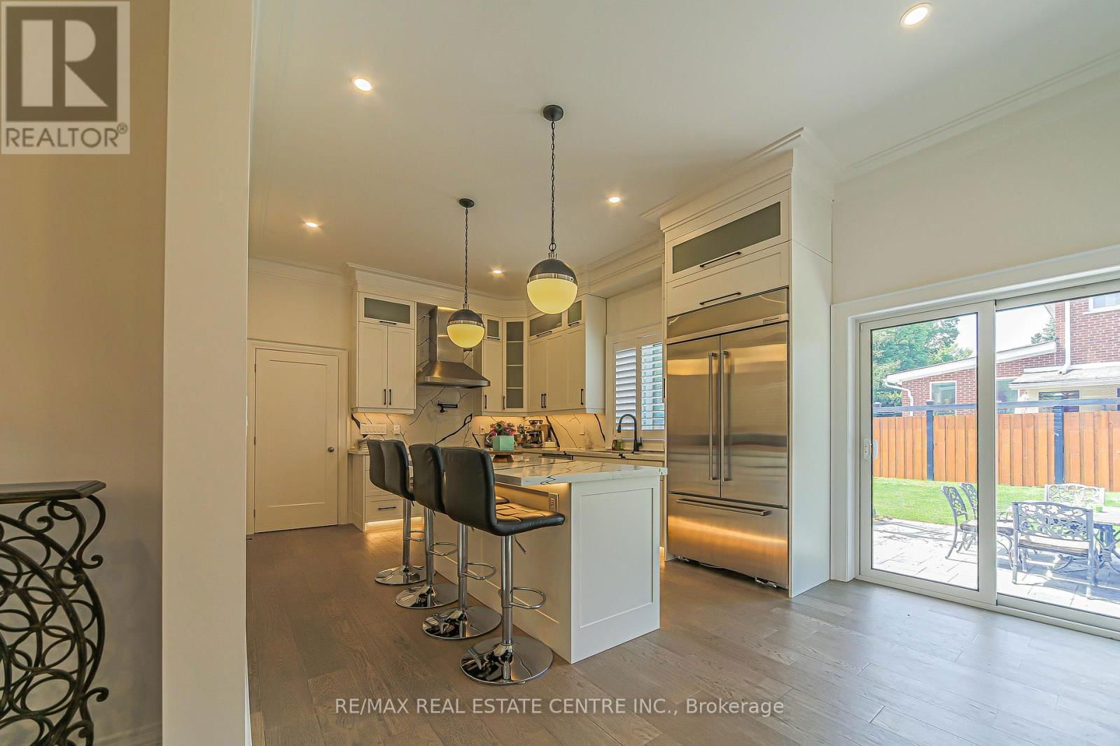 1 HAWTHORN CRESCENT Image 11