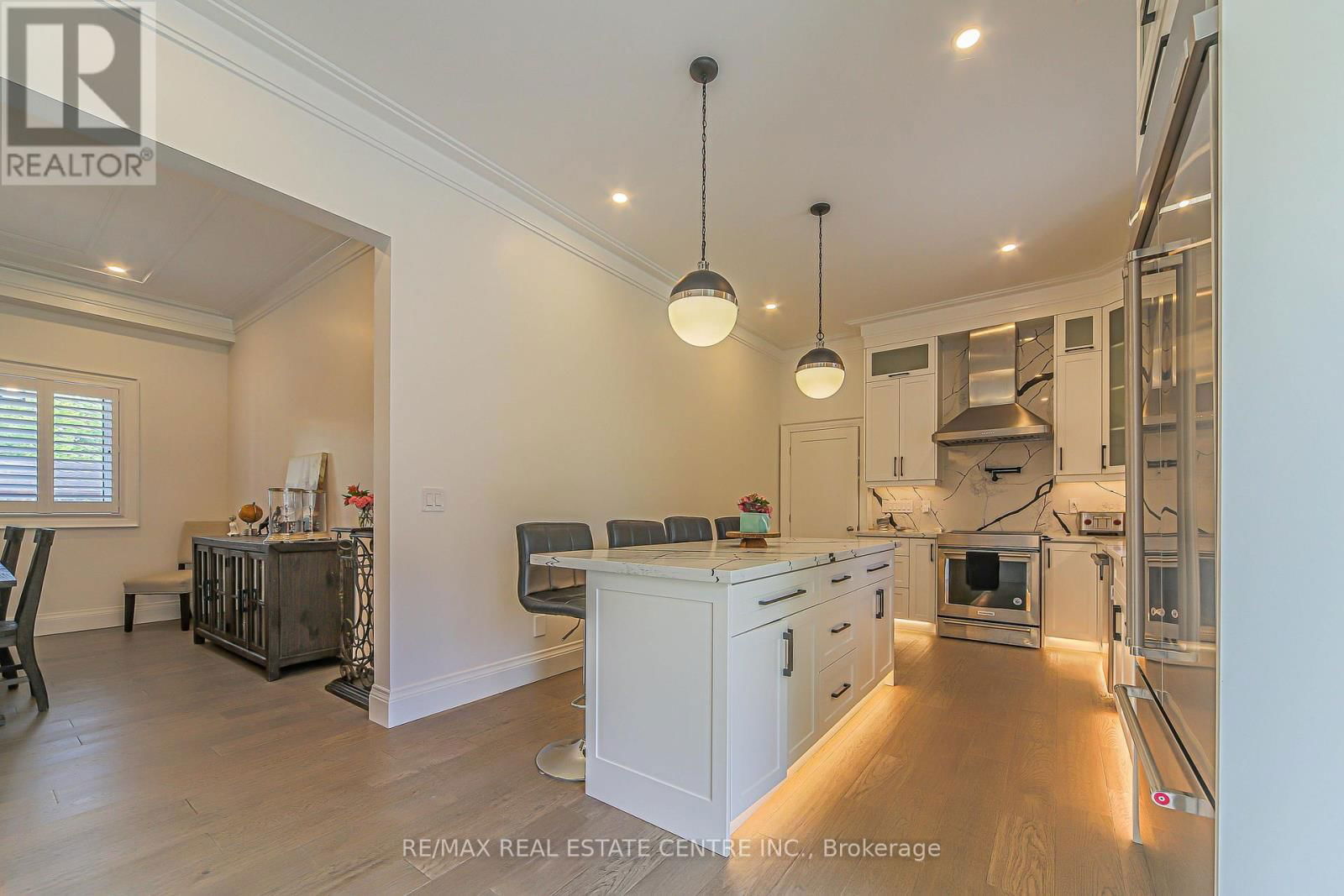 1 HAWTHORN CRESCENT Image 12