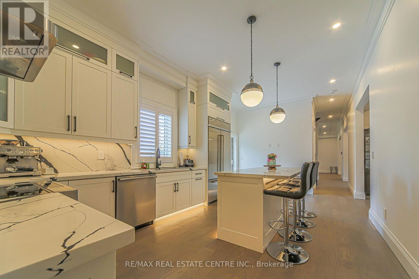 1 HAWTHORN CRESCENT Image 15