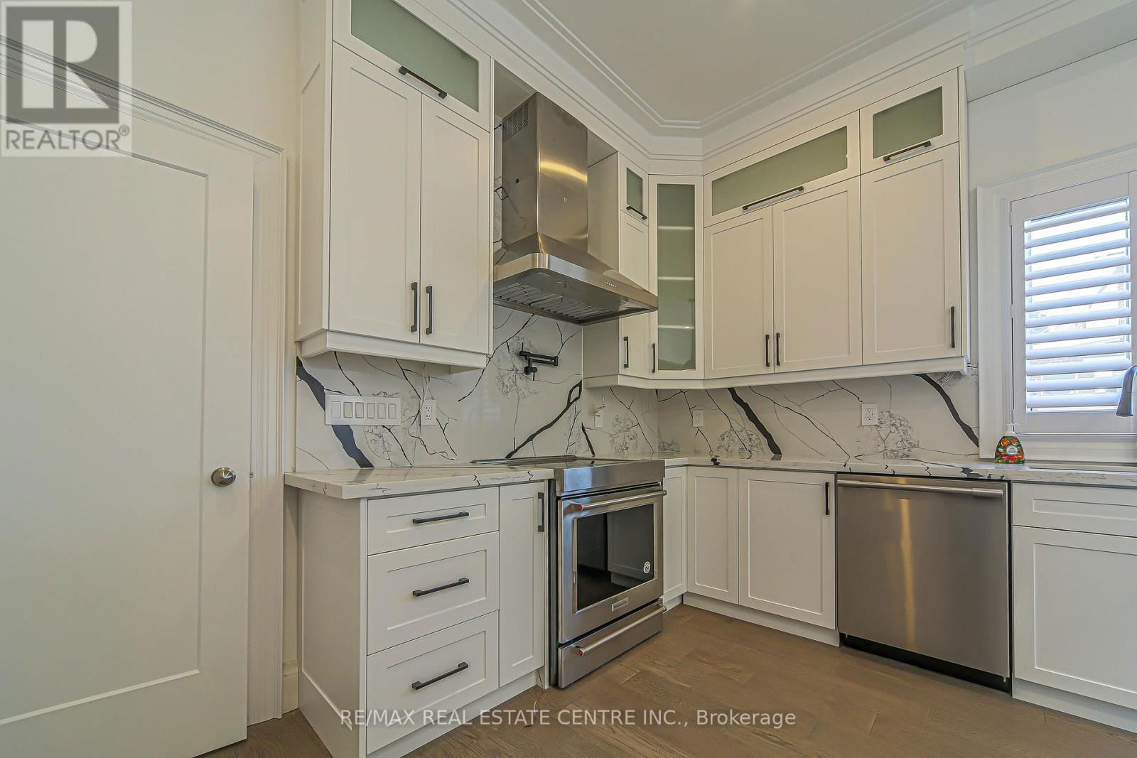 1 HAWTHORN CRESCENT Image 16