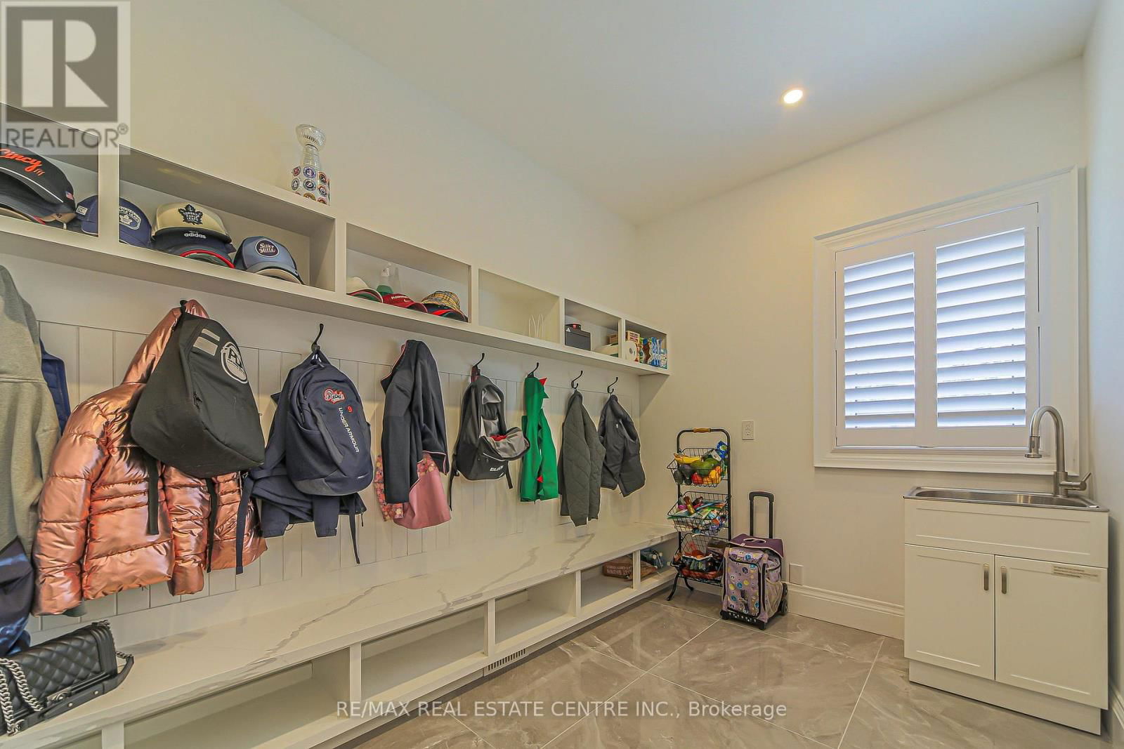 1 HAWTHORN CRESCENT Image 17