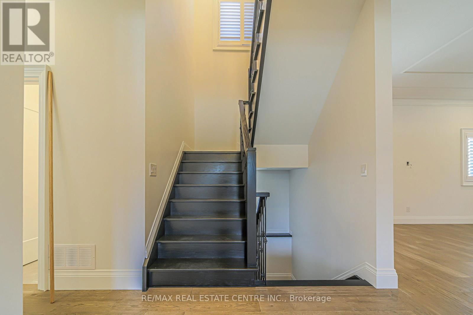 1 HAWTHORN CRESCENT Image 18