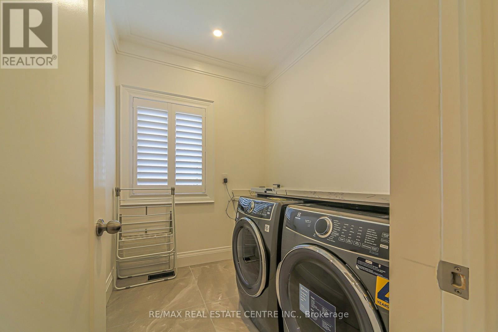 1 HAWTHORN CRESCENT Image 20