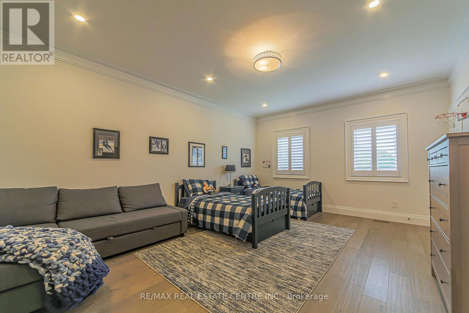 1 HAWTHORN CRESCENT Image 21
