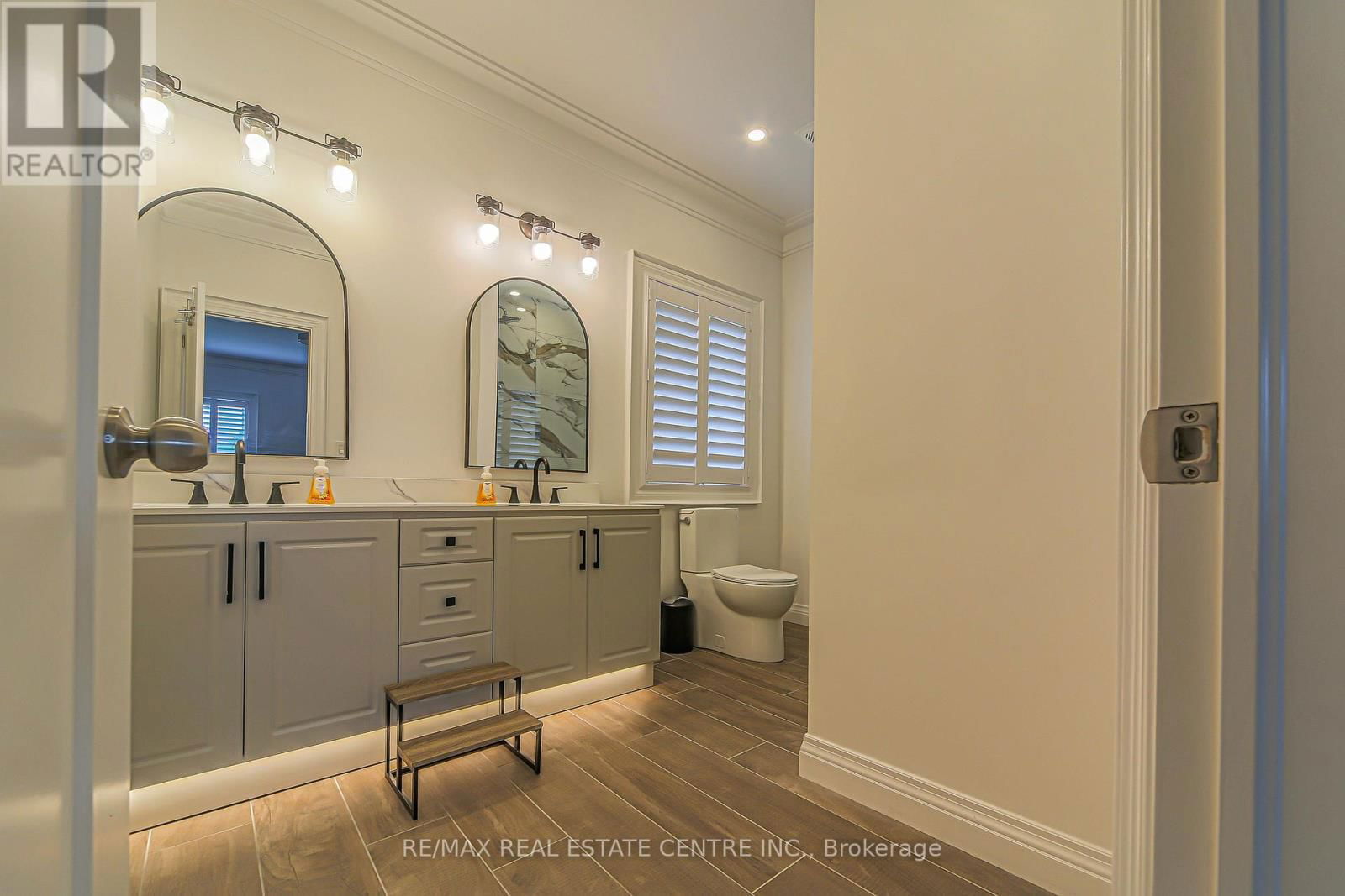 1 HAWTHORN CRESCENT Image 22