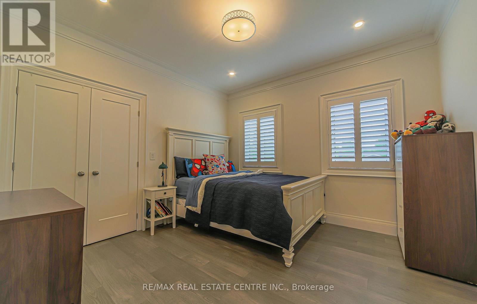 1 HAWTHORN CRESCENT Image 26