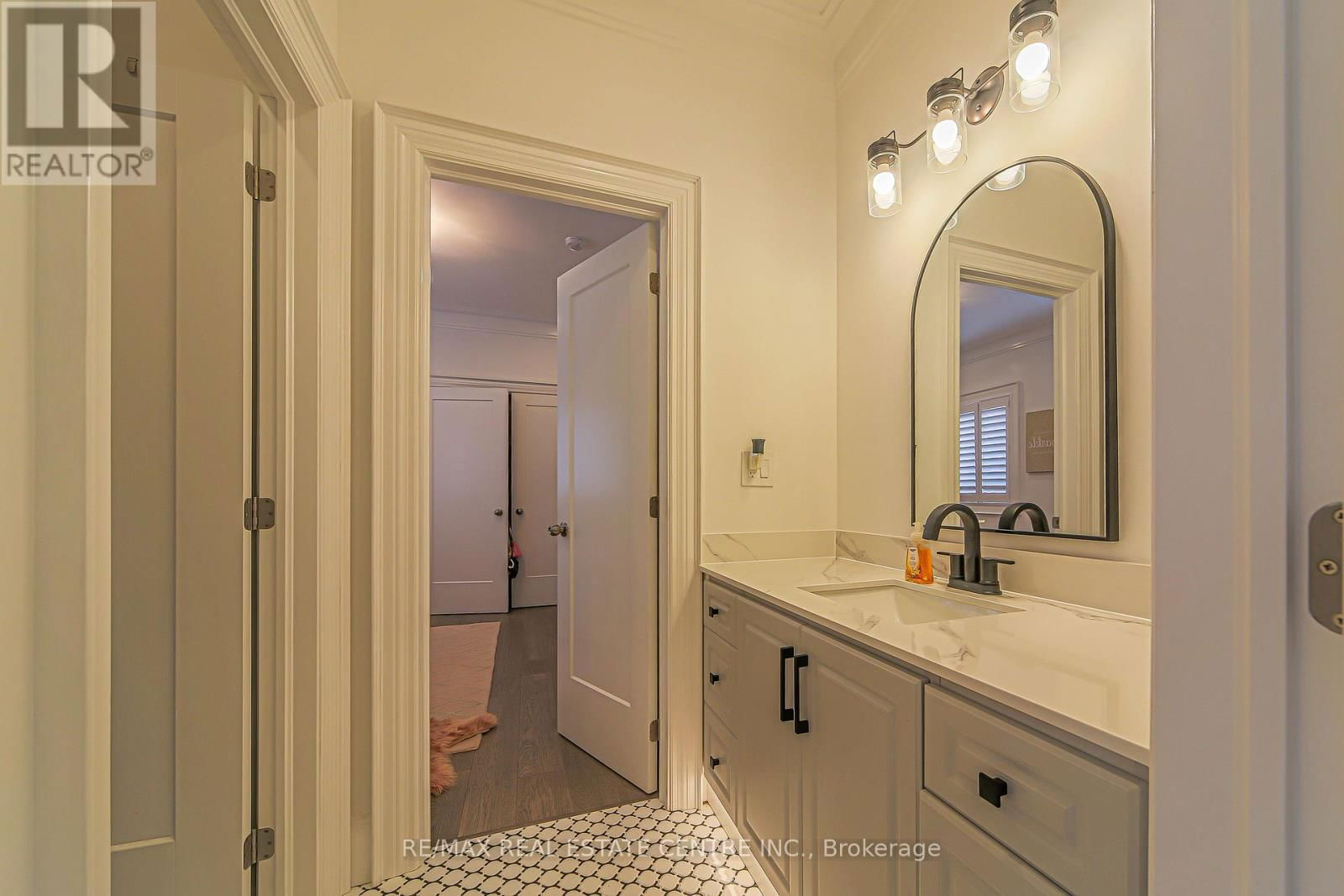 1 HAWTHORN CRESCENT Image 27