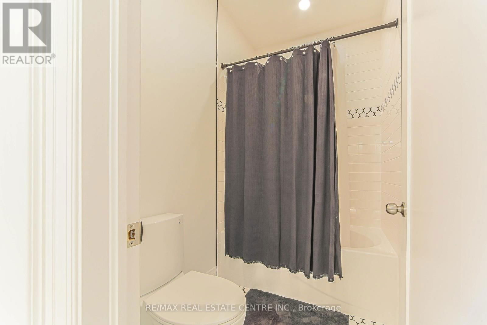 1 HAWTHORN CRESCENT Image 28
