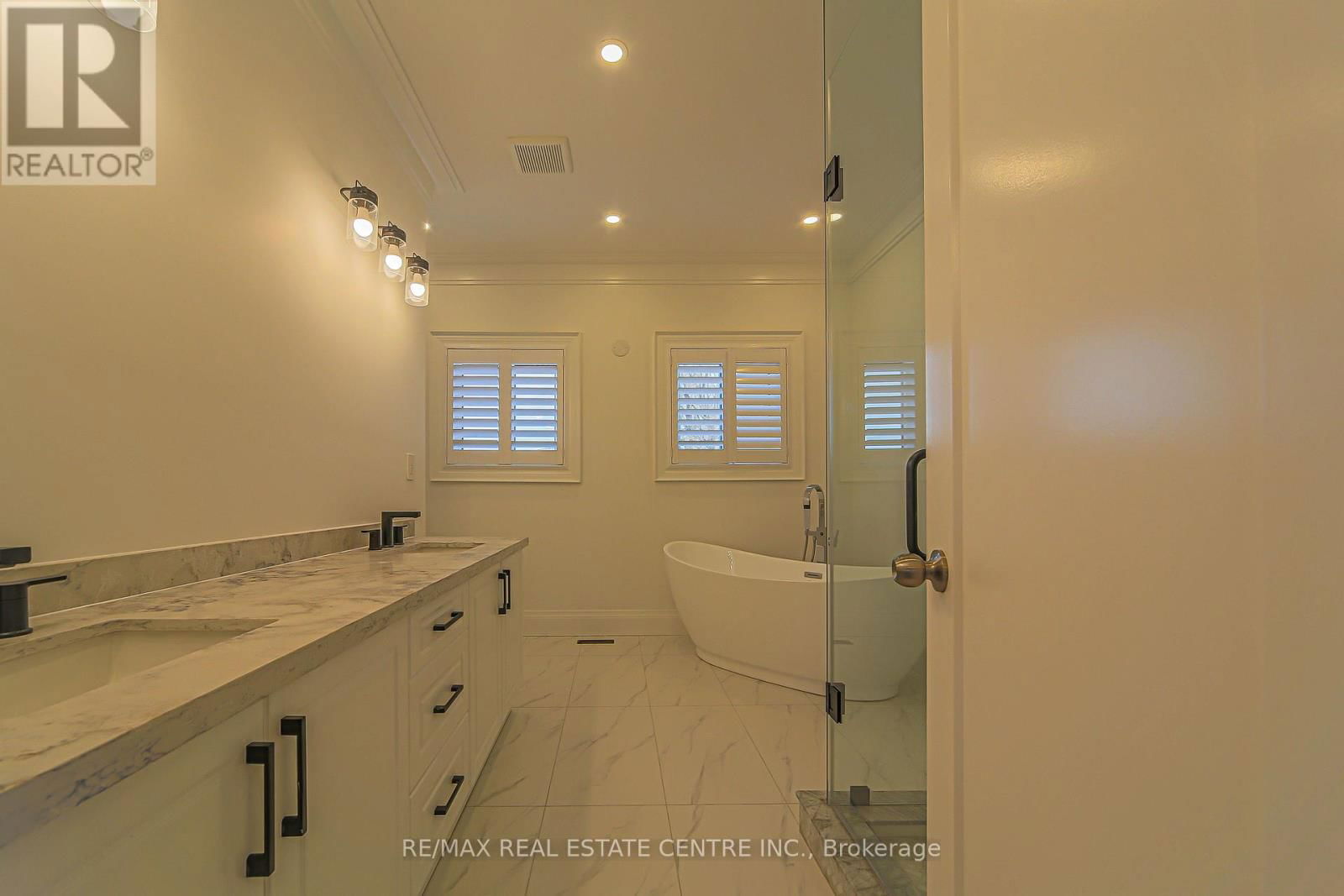 1 HAWTHORN CRESCENT Image 31