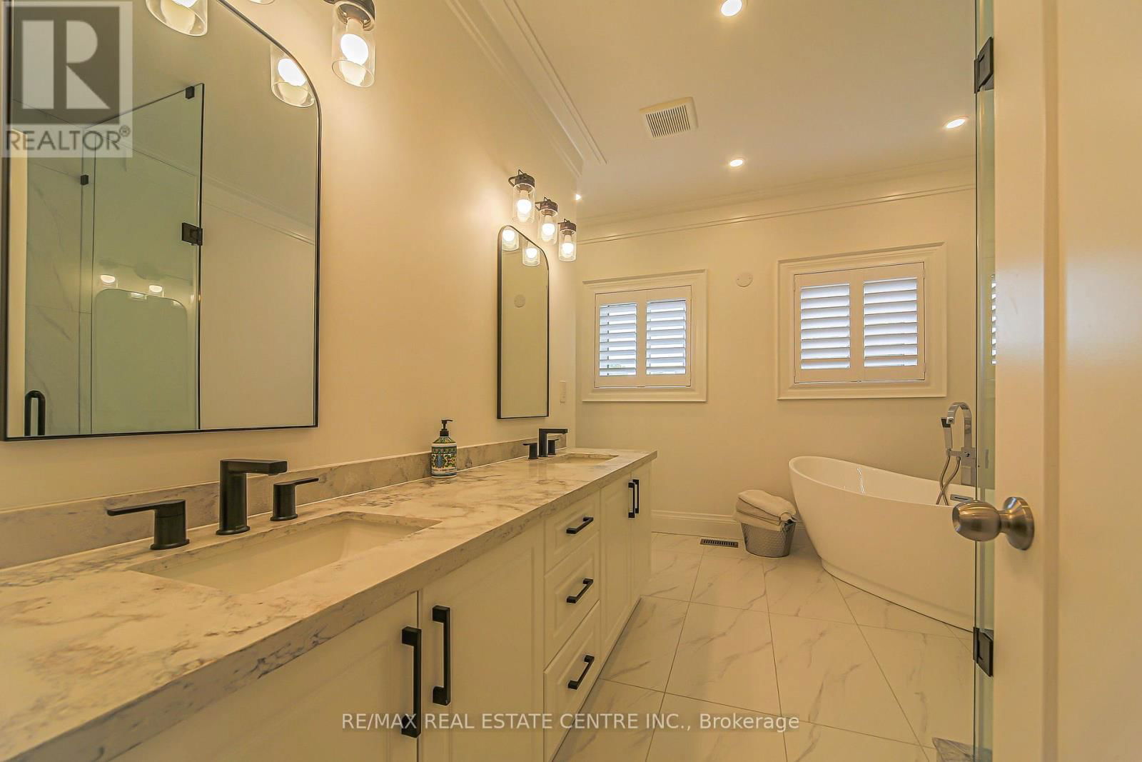 1 HAWTHORN CRESCENT Image 32