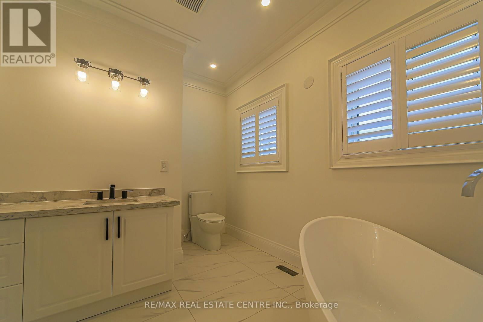 1 HAWTHORN CRESCENT Image 33