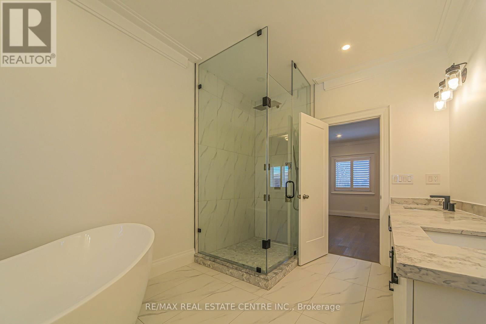 1 HAWTHORN CRESCENT Image 34