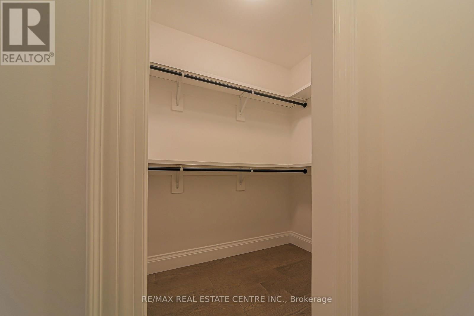 1 HAWTHORN CRESCENT Image 36