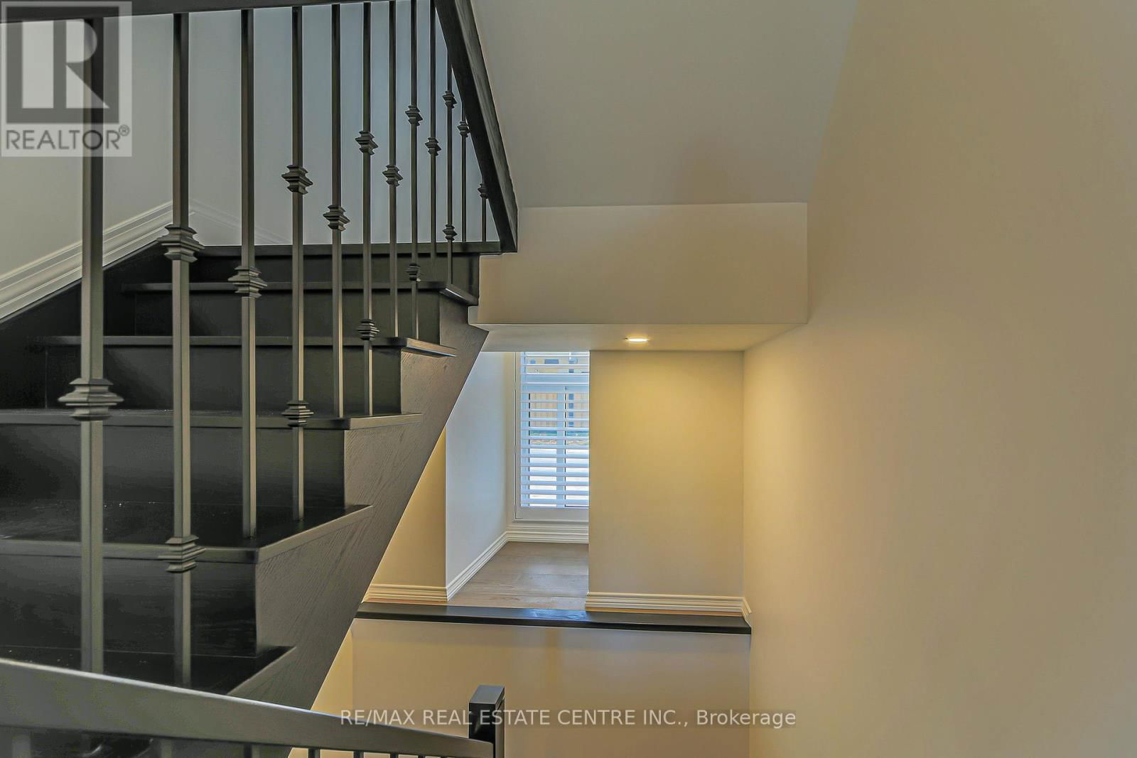 1 HAWTHORN CRESCENT Image 38
