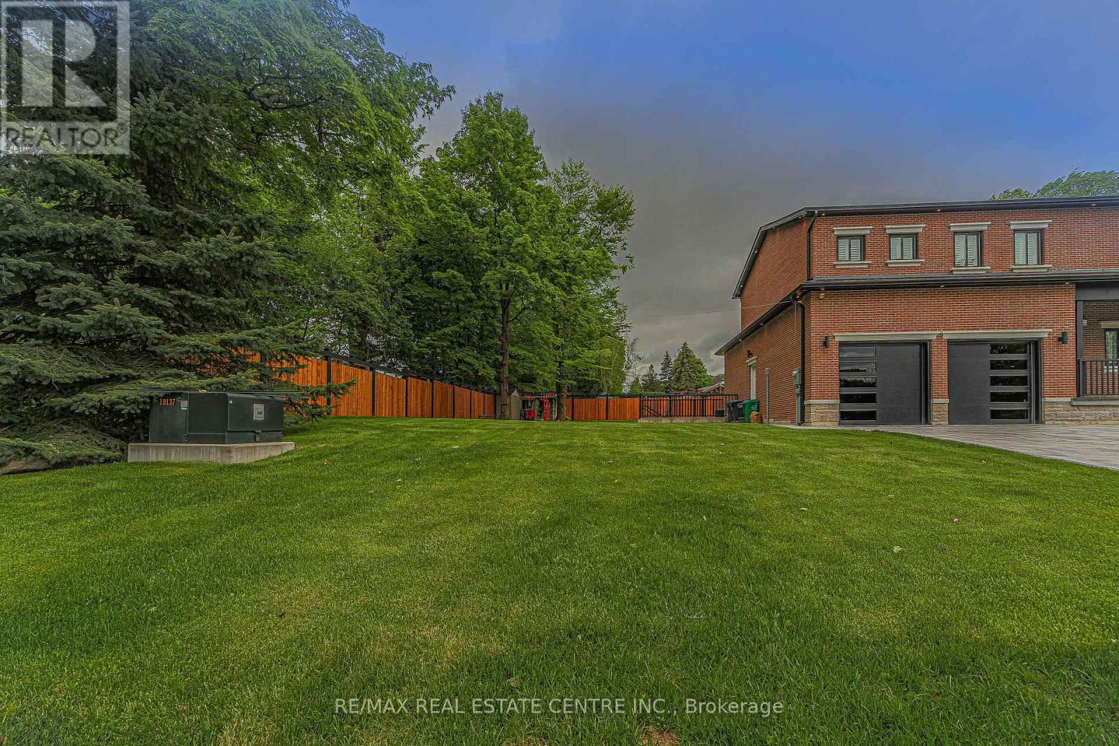 1 HAWTHORN CRESCENT Image 4