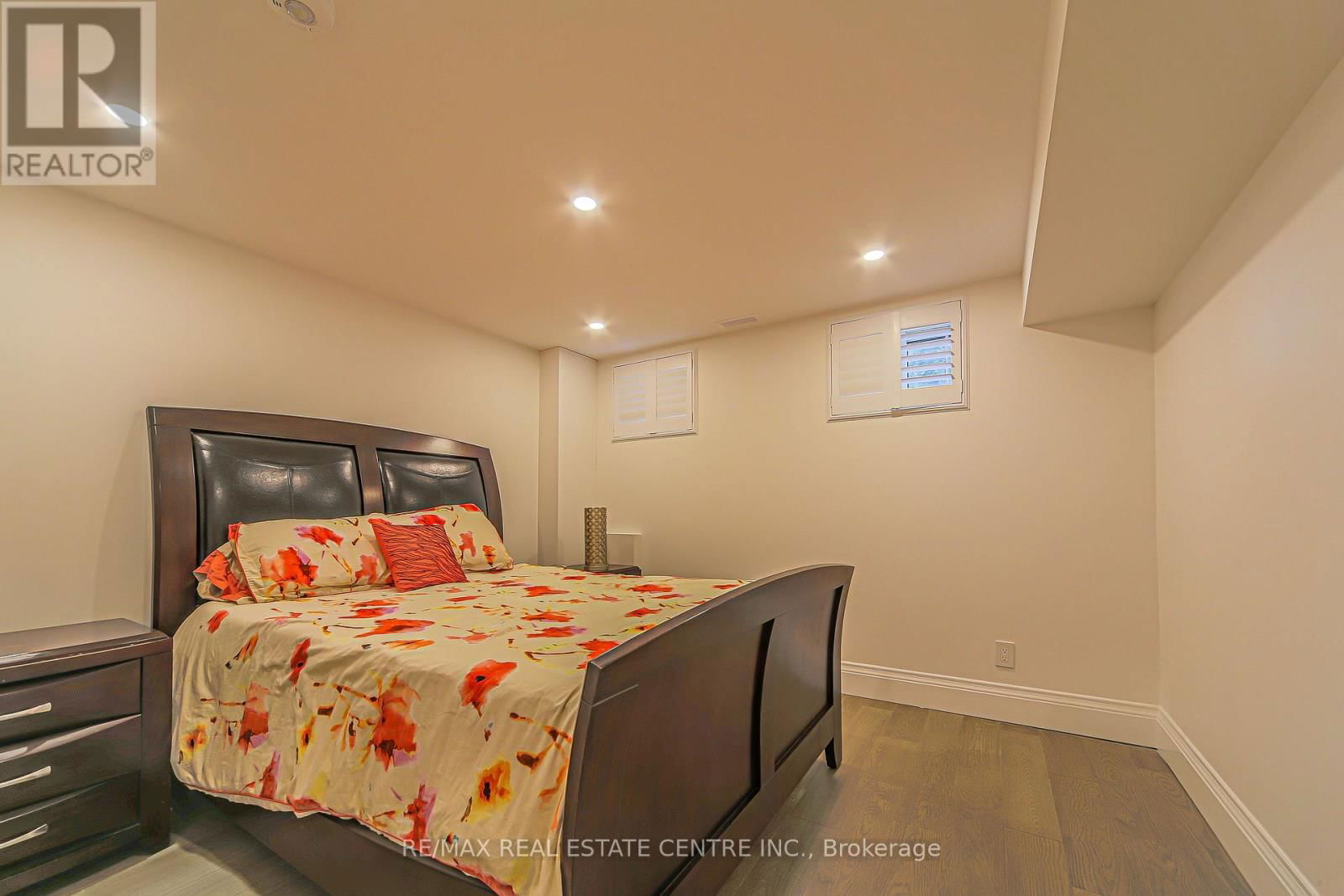 1 HAWTHORN CRESCENT Image 42