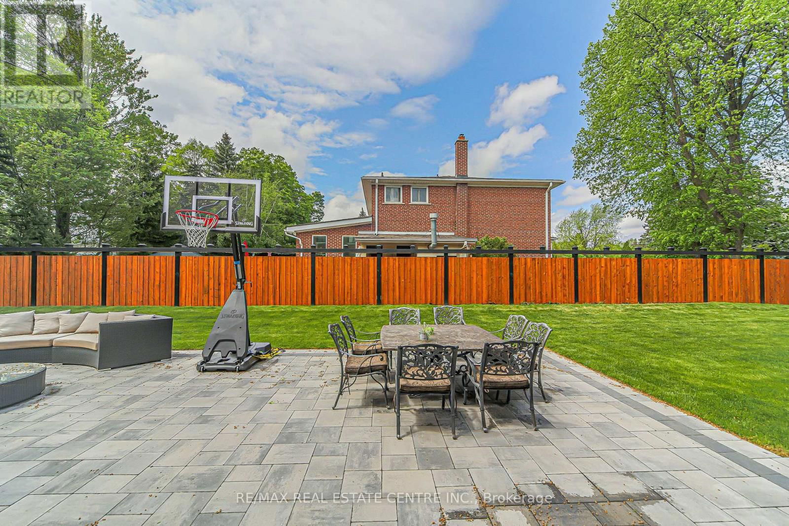 1 HAWTHORN CRESCENT Image 49