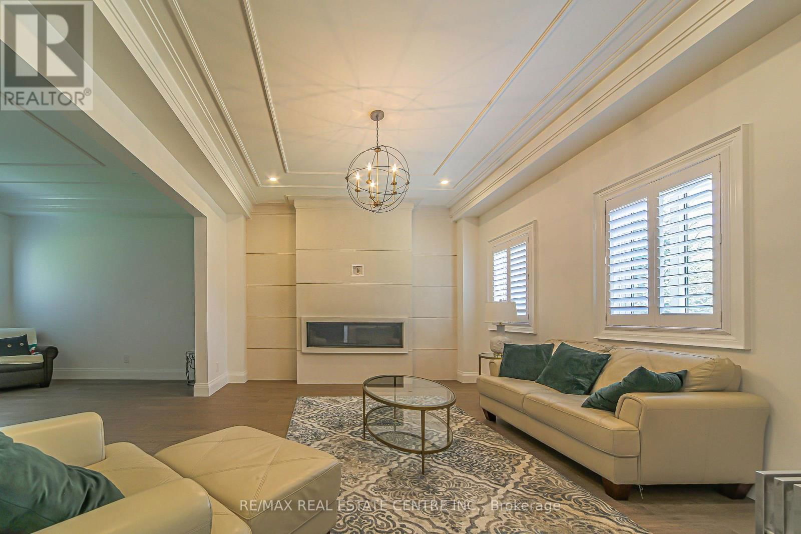 1 HAWTHORN CRESCENT Image 8