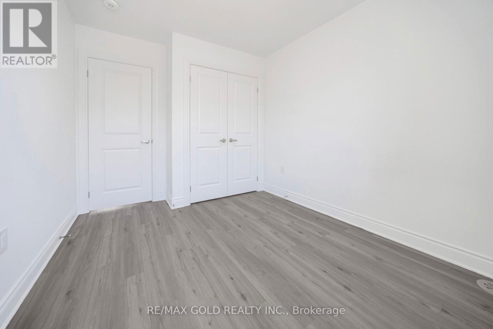 5184 VIOLA DESMOND DRIVE Image 32