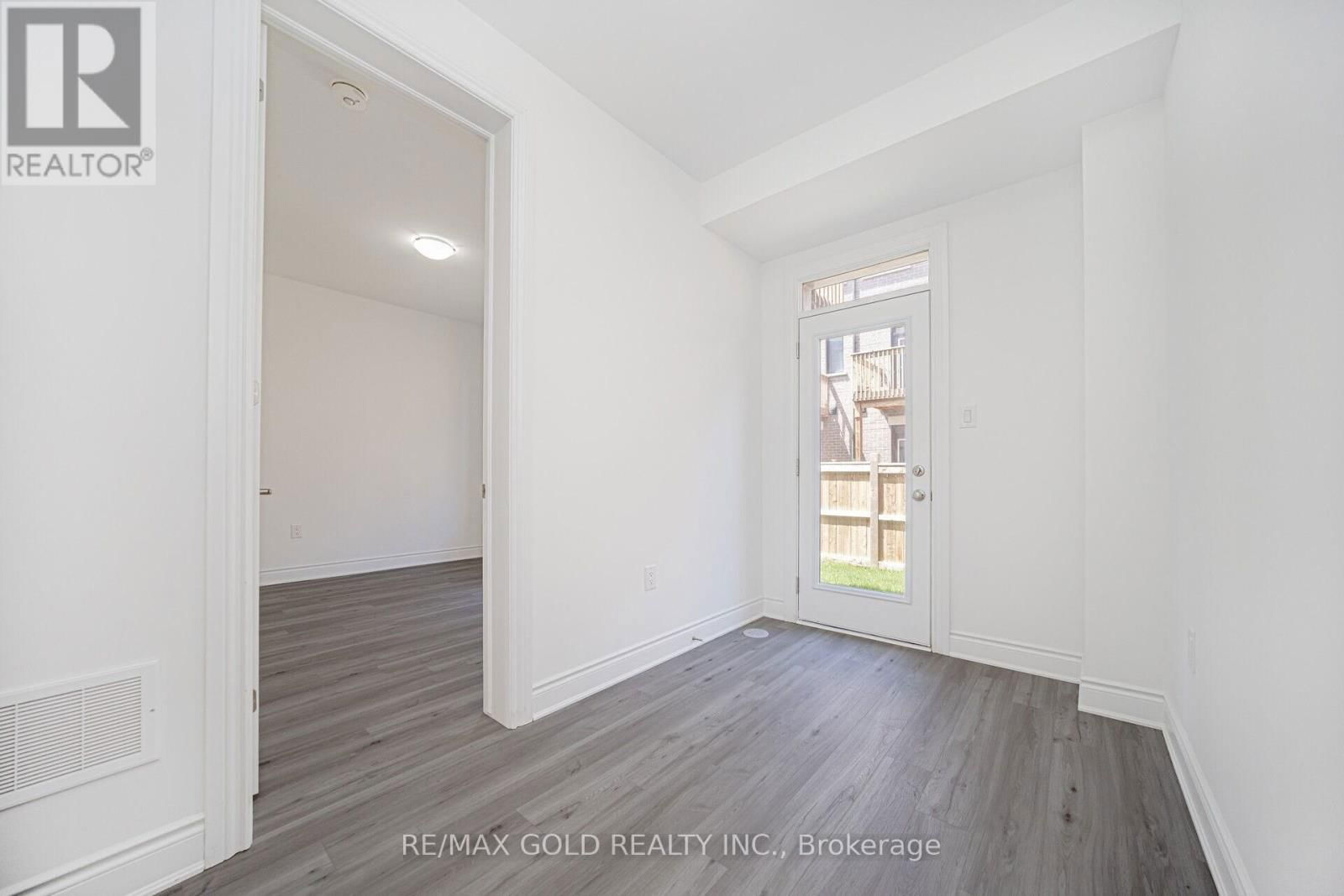 5184 VIOLA DESMOND DRIVE Image 8