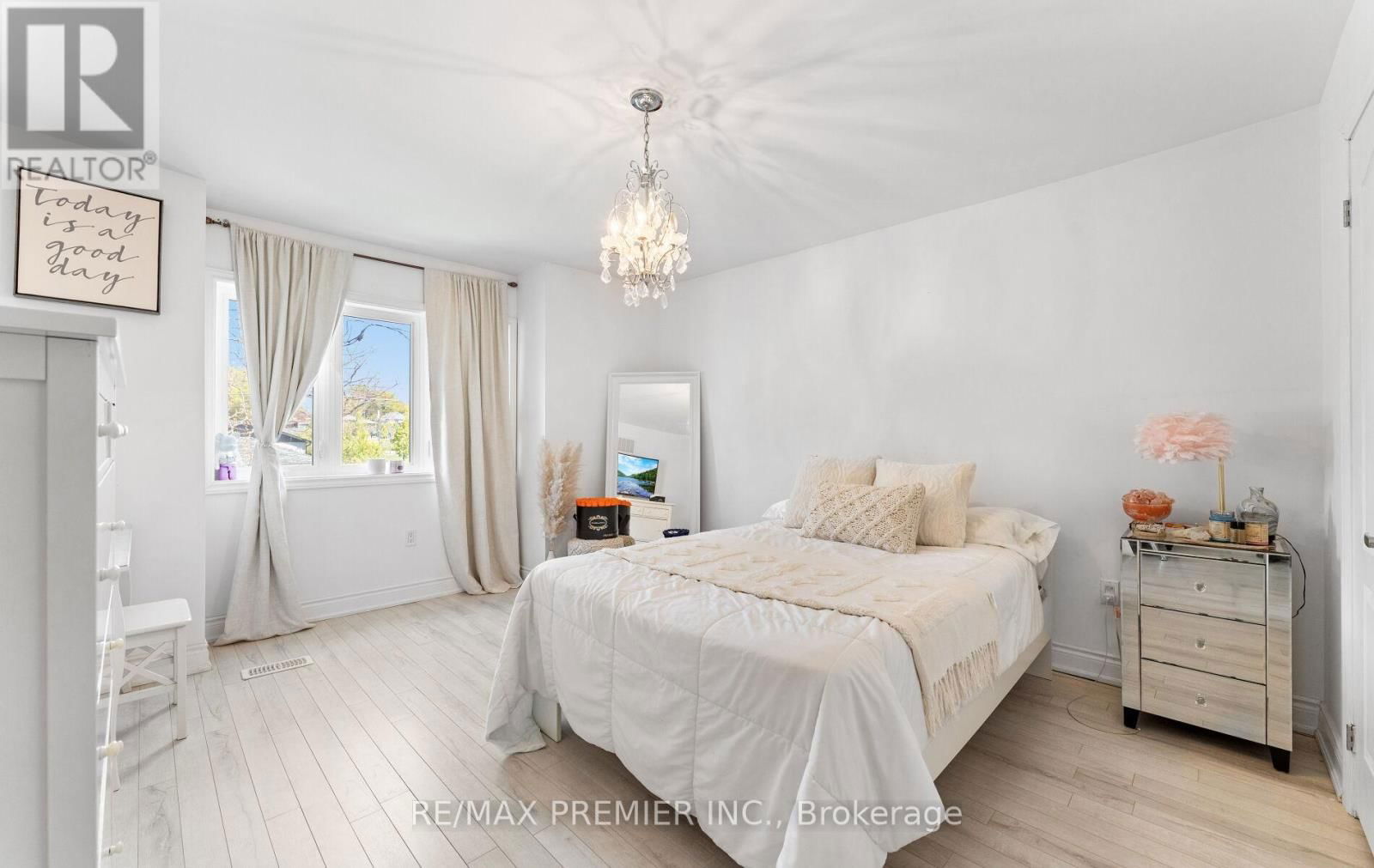21 YVONNE AVENUE Image 19
