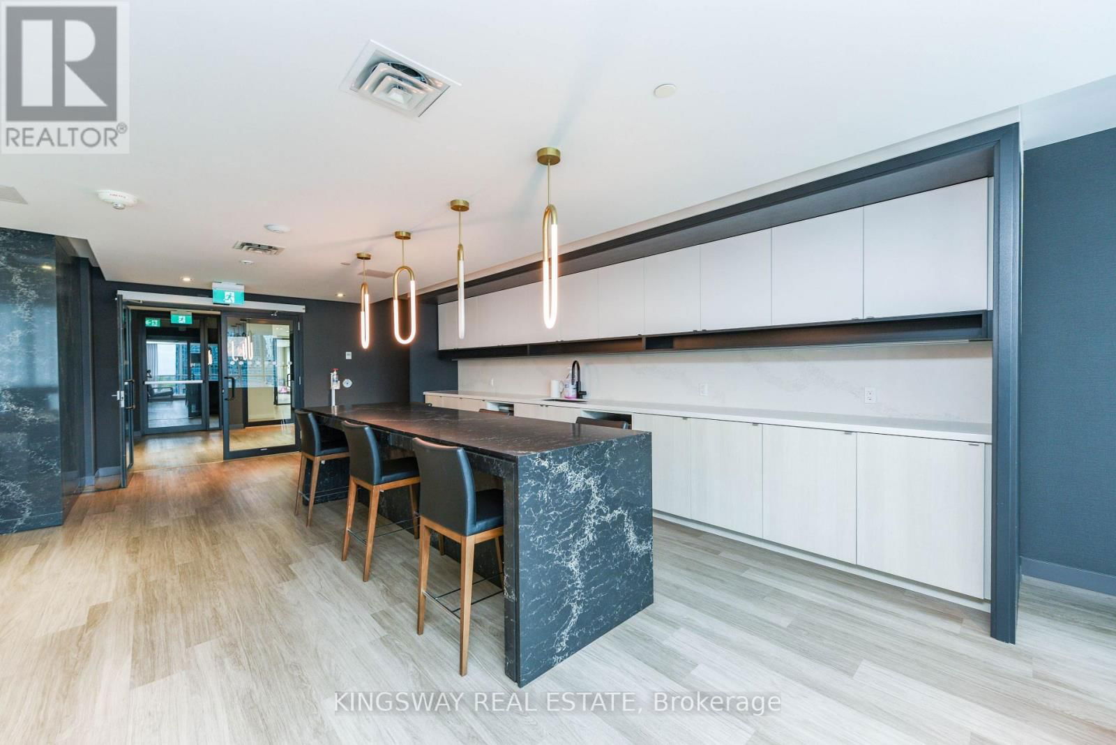 2505 - 4065 CONFEDERATION PARKWAY Image 34