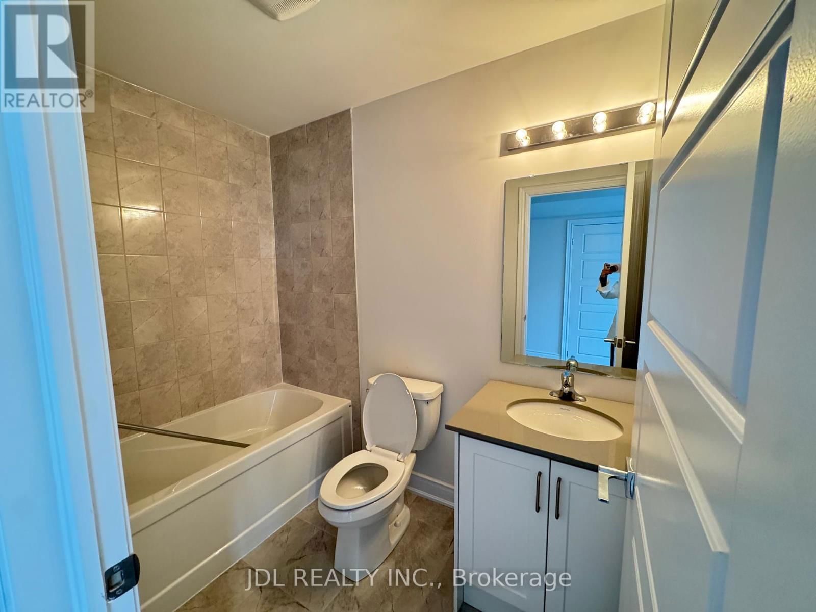 3057 PERKINS WAY Image 26