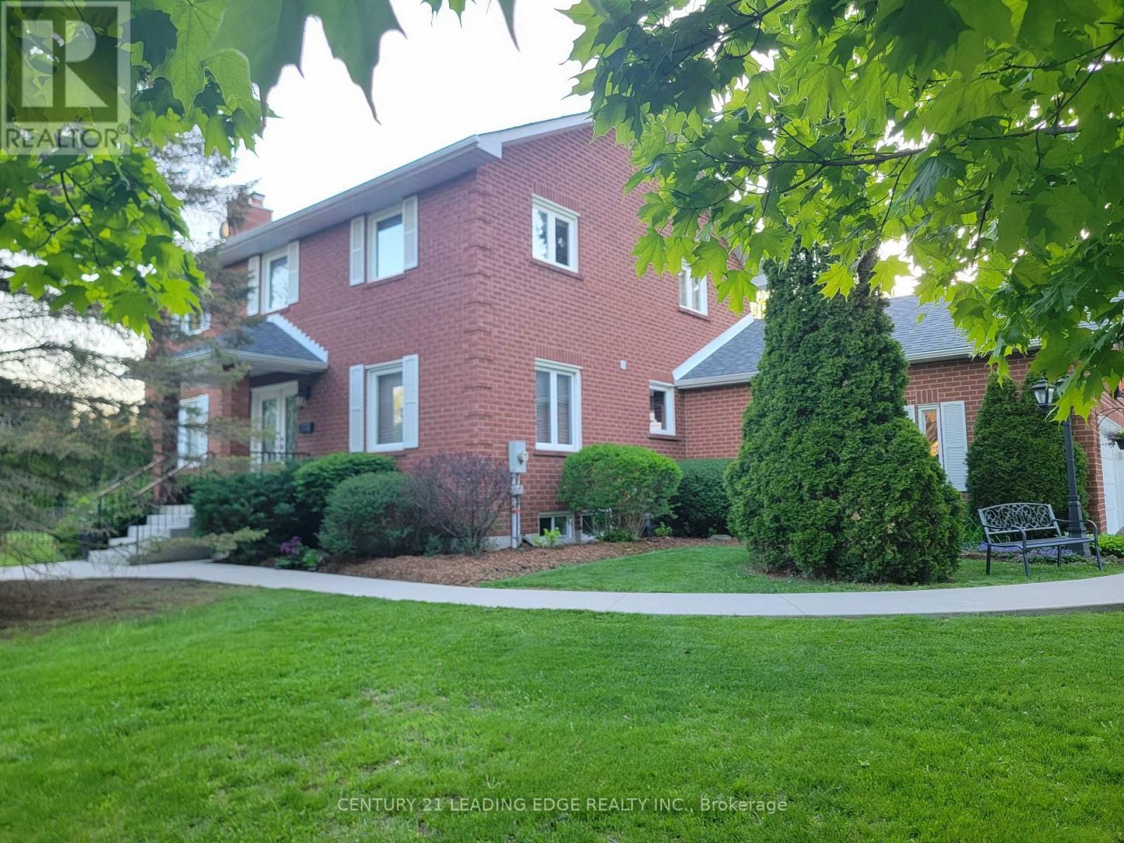 2 COLLEEN CRESCENT Image 1