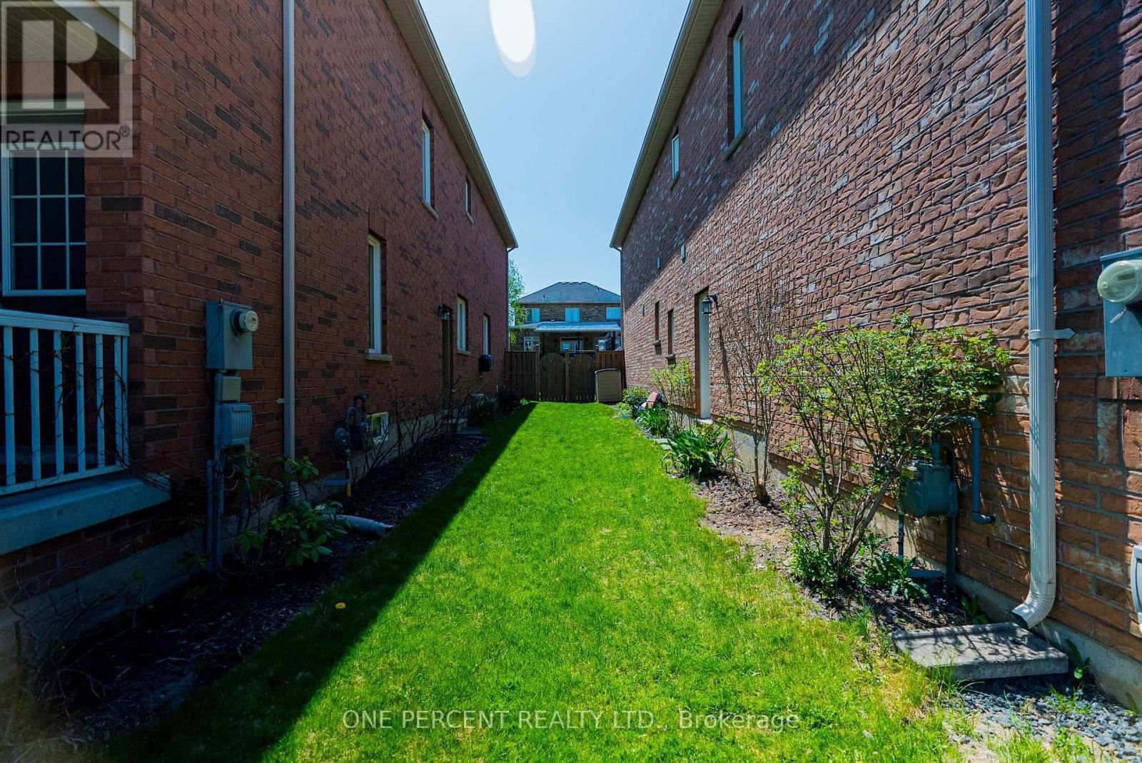 6 DUFFEL CRESCENT Image 38