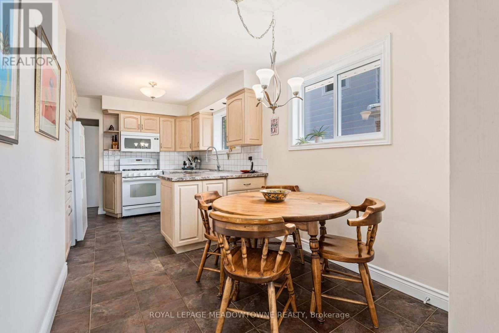30 GREYSTONE CRESCENT Image 11