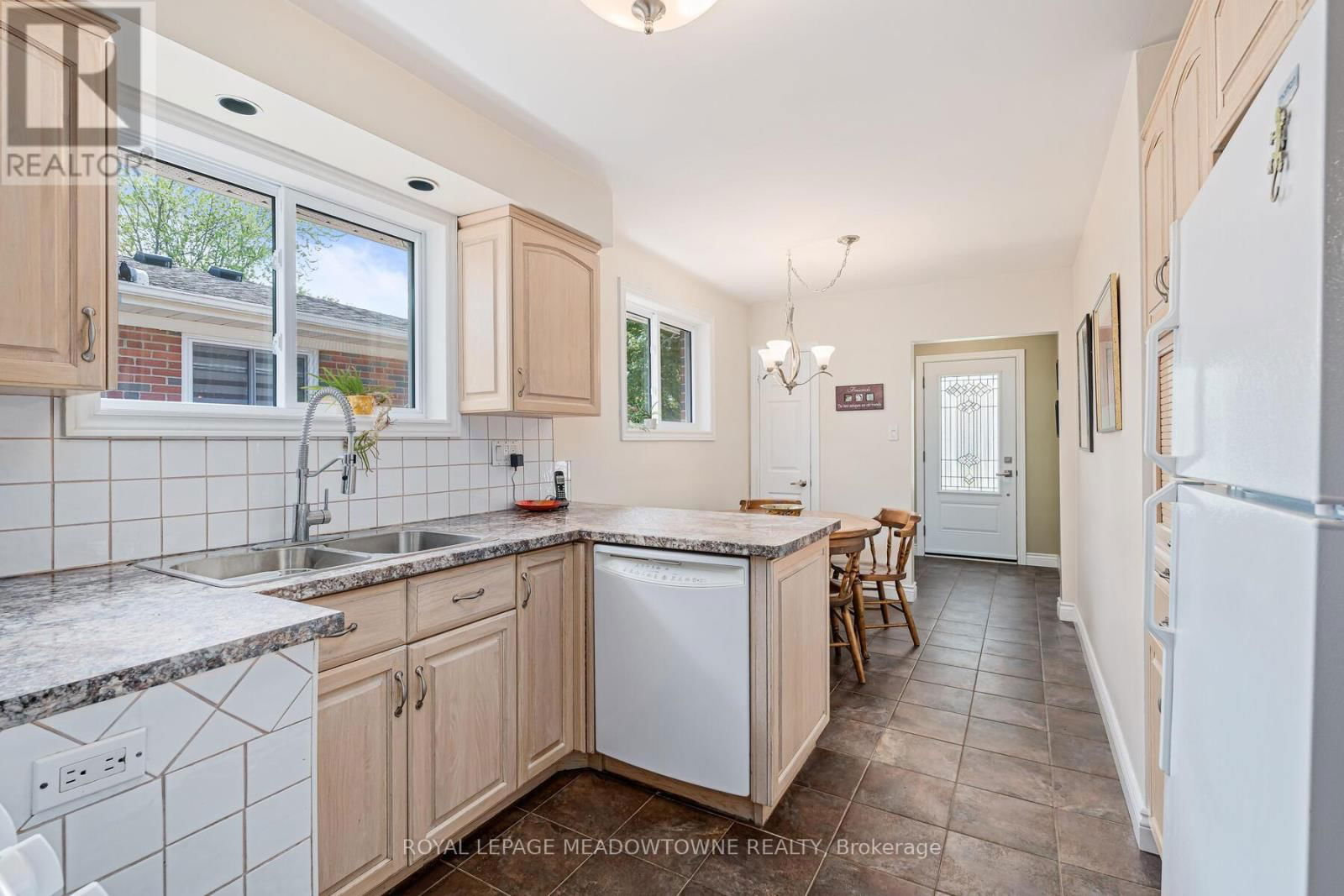 30 GREYSTONE CRESCENT Image 14
