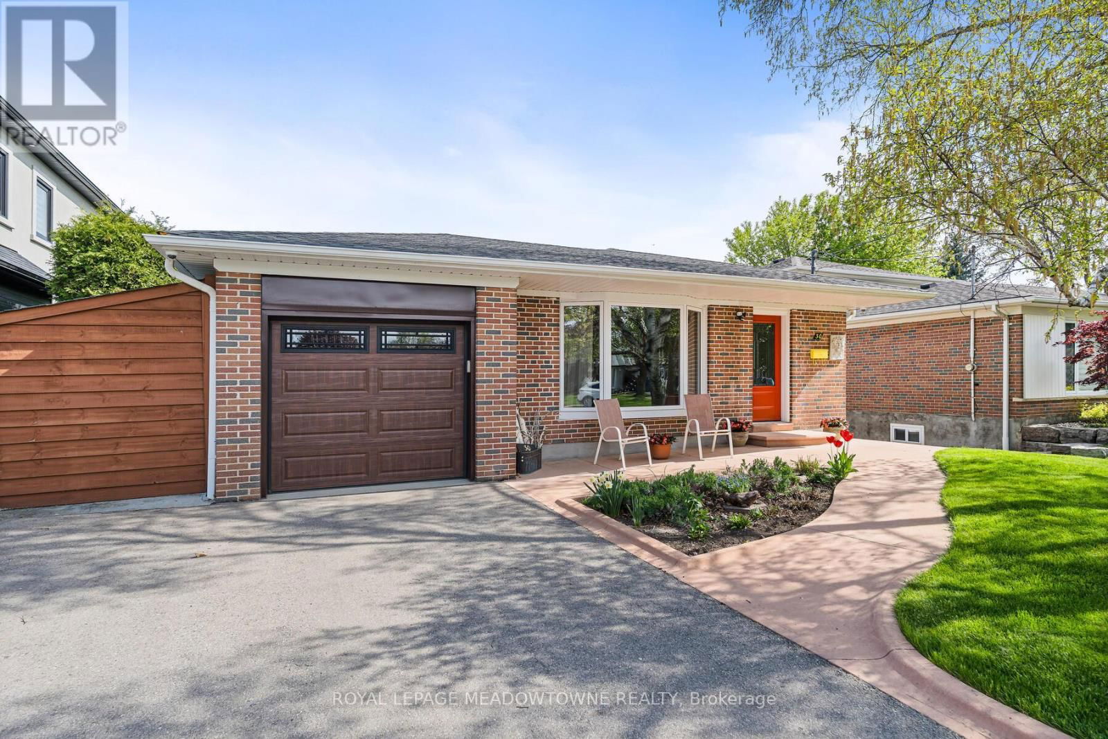 30 GREYSTONE CRESCENT Image 2