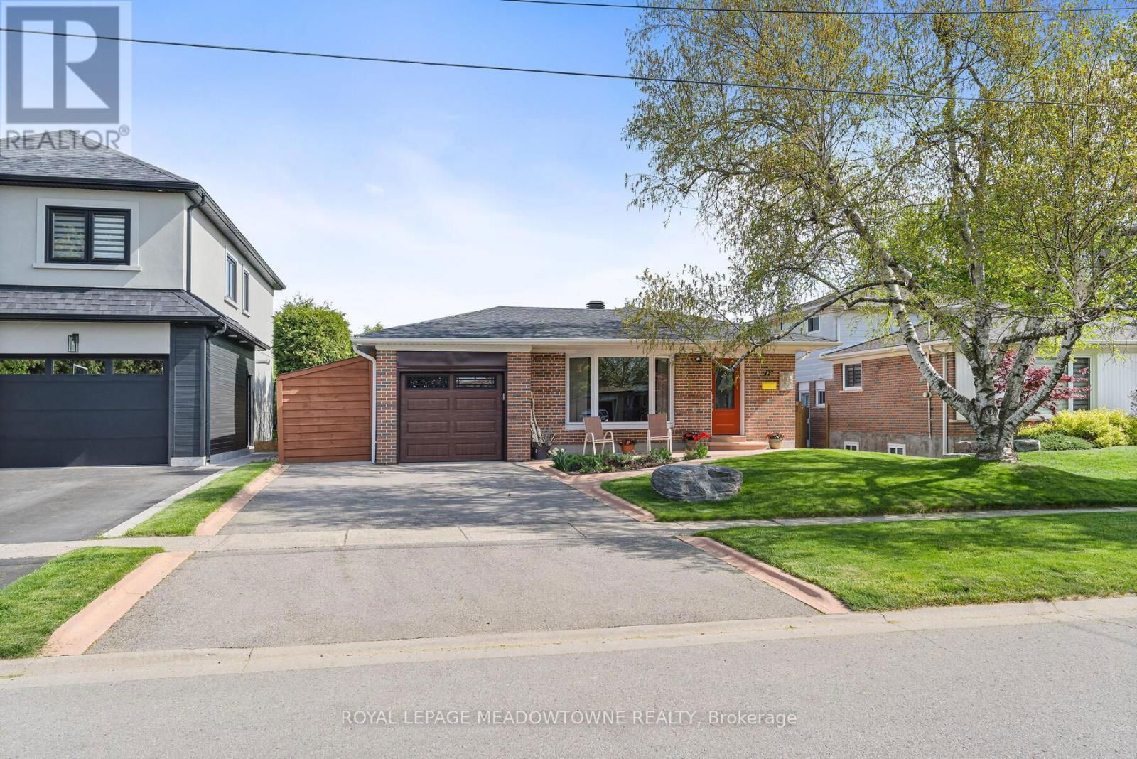 30 GREYSTONE CRESCENT Image 3